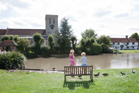 Kerk en vijver in Haddenham