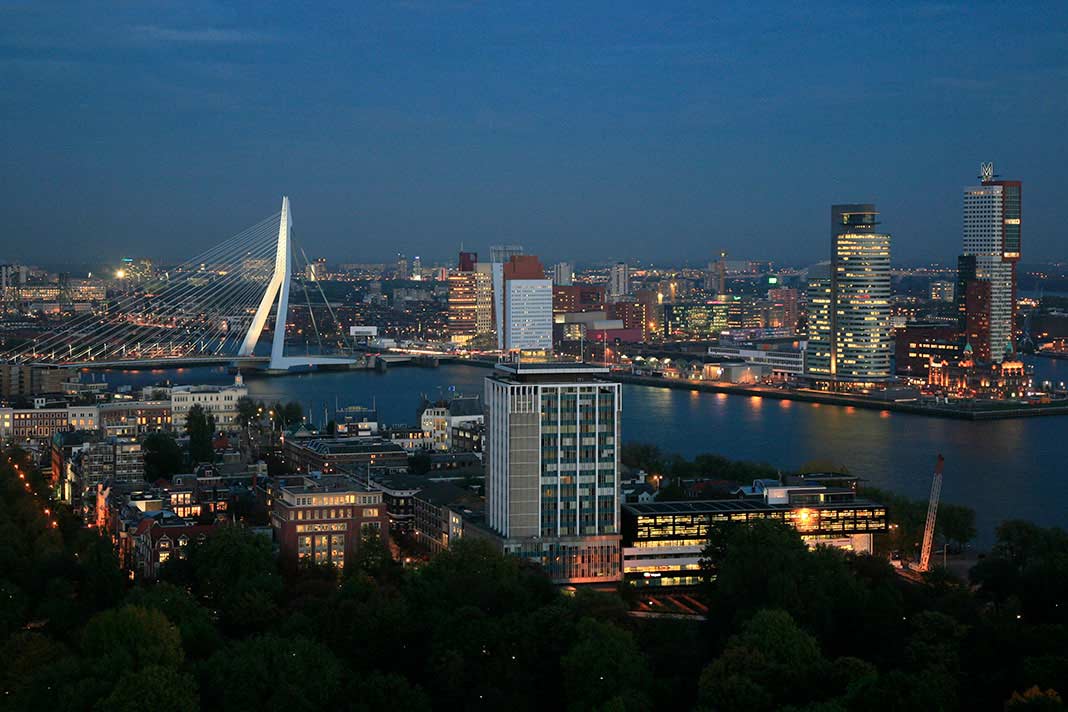 Zicht op Rotterdam vanaf de Euromast