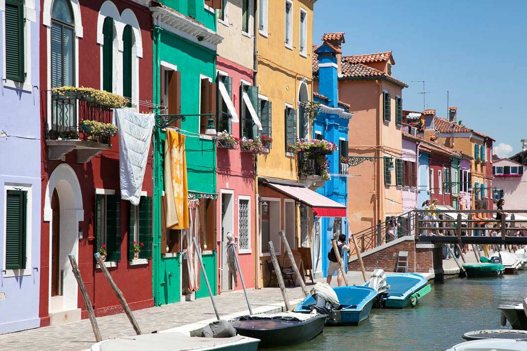 Kleurrijke huizen op Burano, Venetië