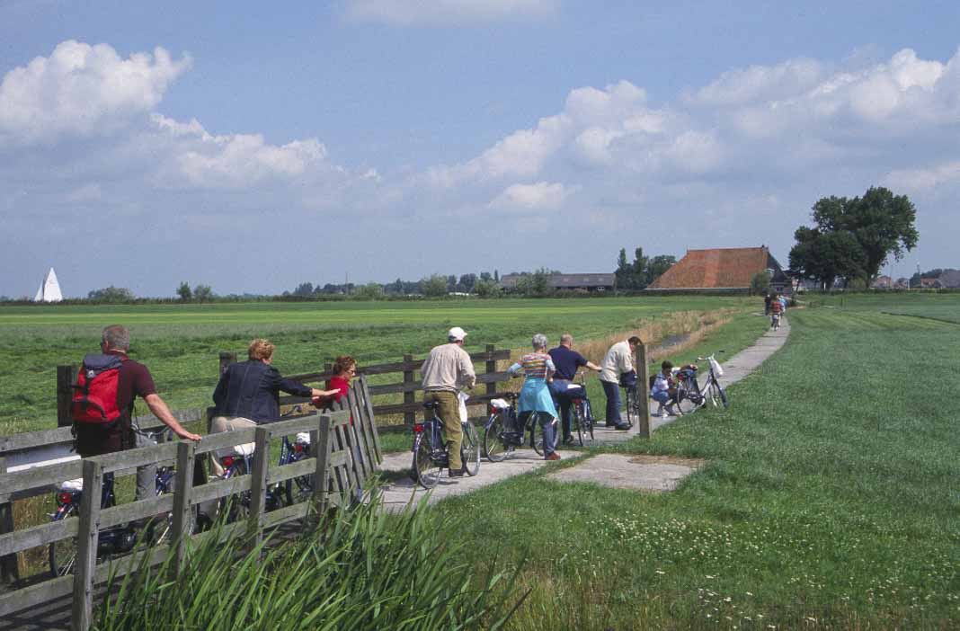 Fietsen langs Friese meren