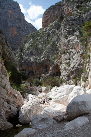 De toegang tot de Gorropu-kloof op Sardinië