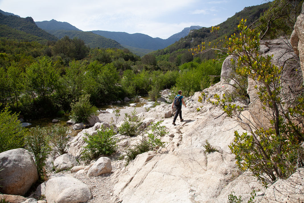 Het pad naar de Gorropu-kloof Sardinië