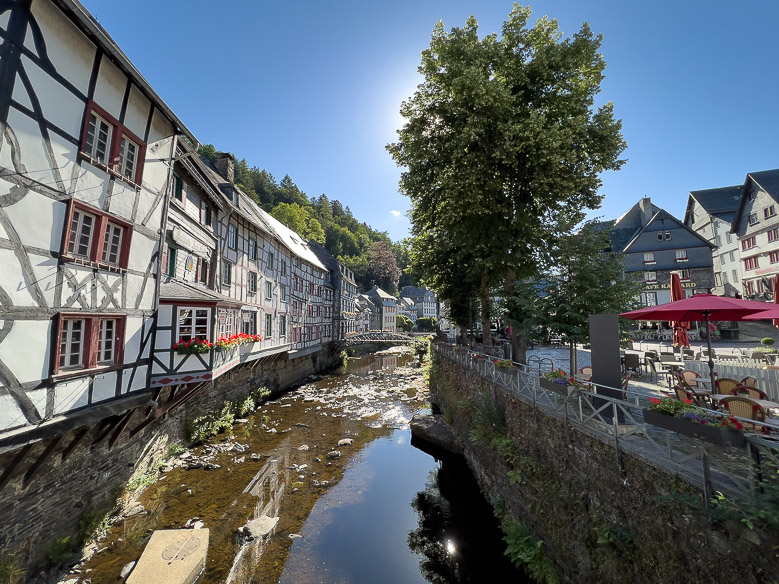 Vakwerkhuizen in Monschau langs de Rur