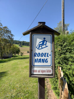 Bord Rodeln auf eigene Gefahr!